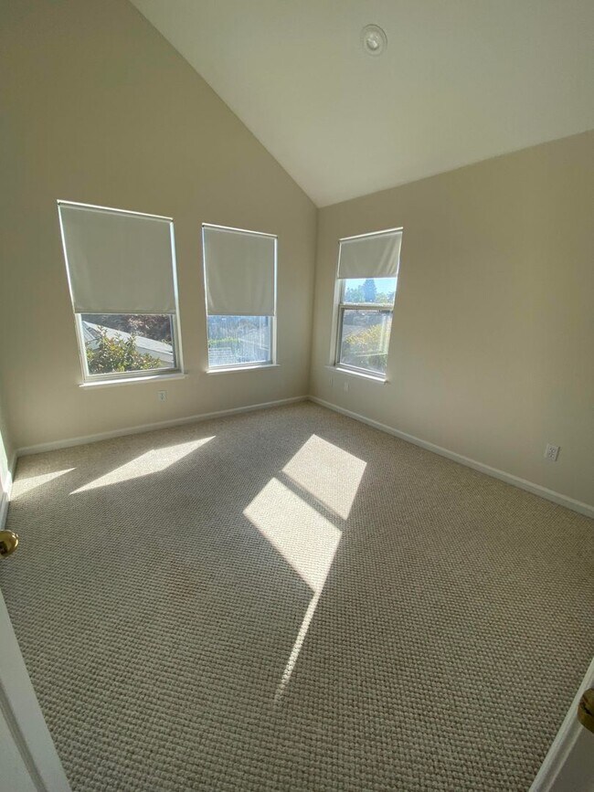 Building Photo - Upper Westside Santa Cruz Duplex