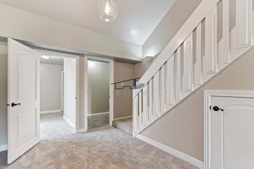 Building Photo - 26 White Barn Dr