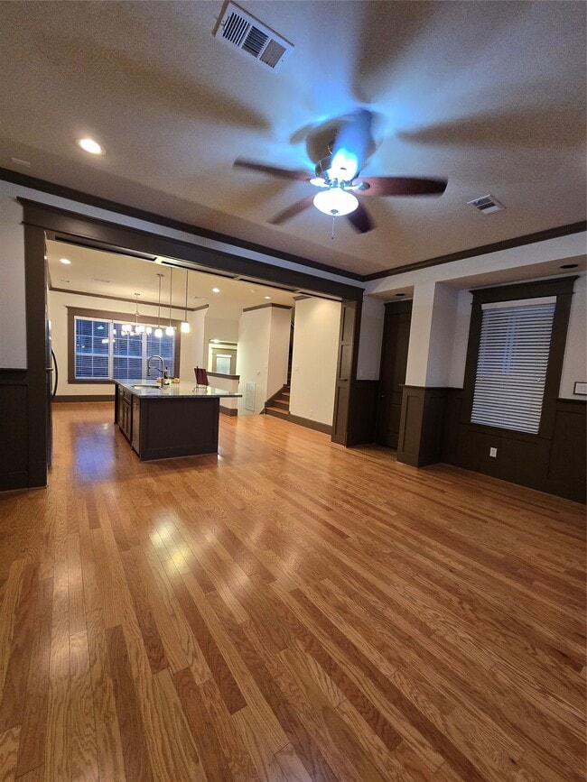 Building Photo - 855 Mathis St