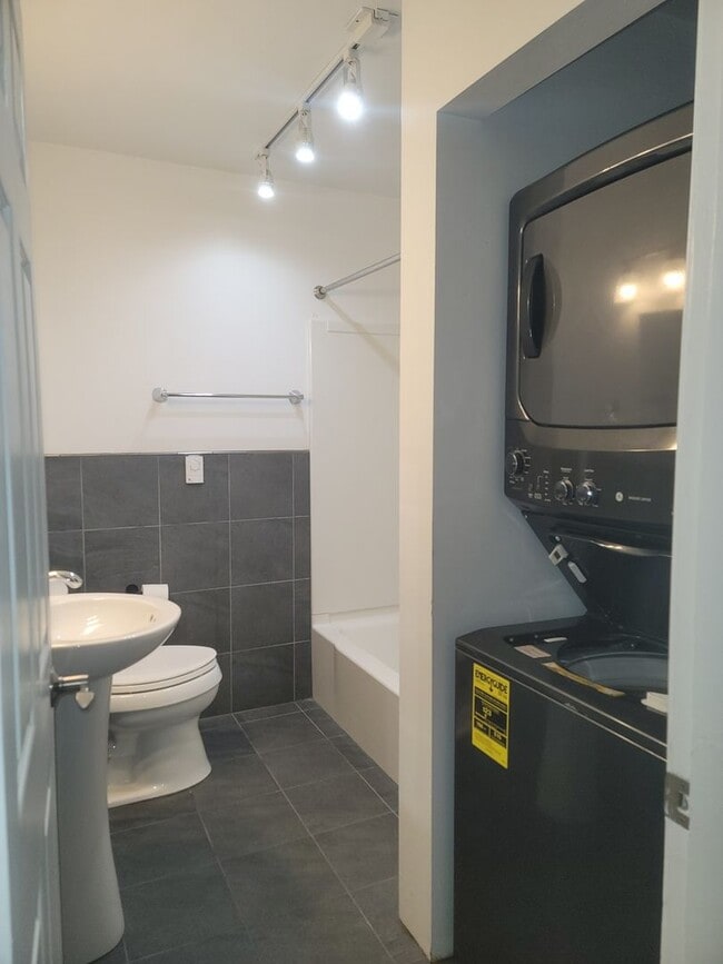 Building Photo - 3416 NE 80th St