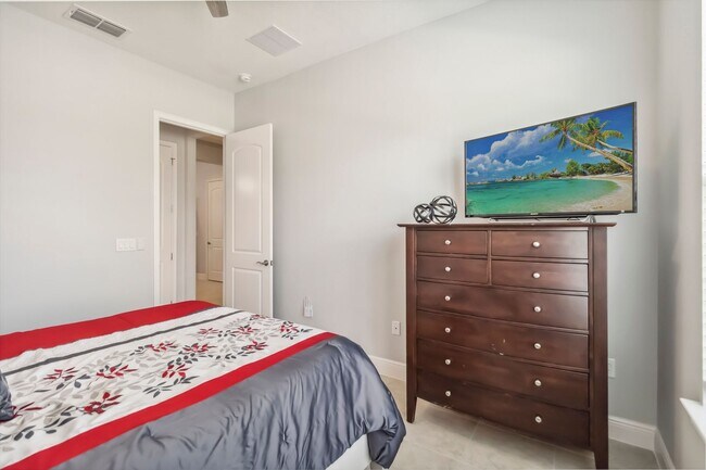Building Photo - For Rent: Immaculate 3 Bed, 3 Bath + Flex ...