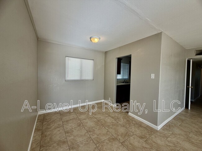 Building Photo - 2705 S Monterey Vista