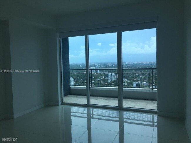 Building Photo - 2 br, 2.5 bath Condo - 60 SW 13th St Spect...