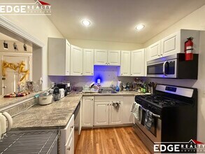 Building Photo - 72 Egmont St