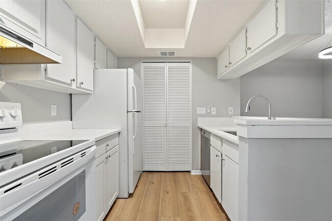 Building Photo - 7635 Guadalupe St