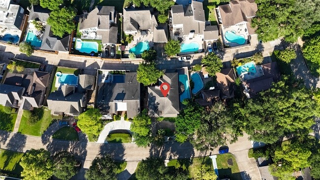 Building Photo - 810 Ivy Wall Dr