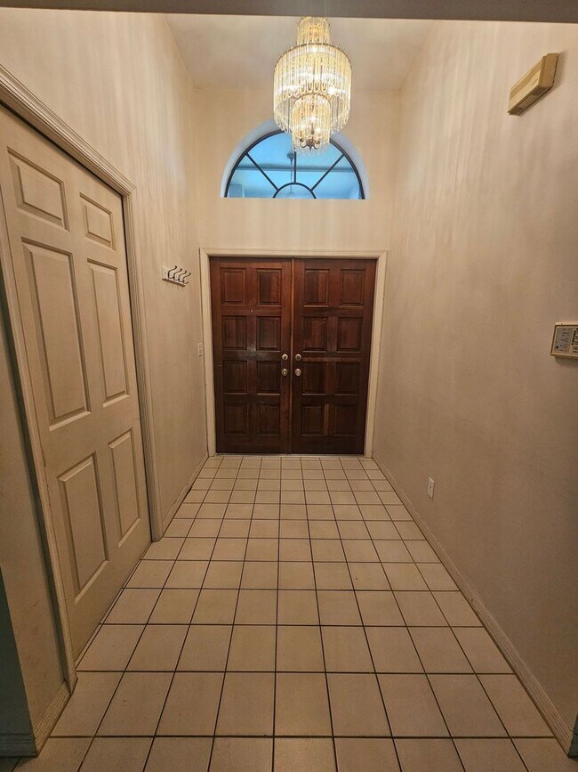 Building Photo - 3/2/2 Annual Rental available with lawn care included!!