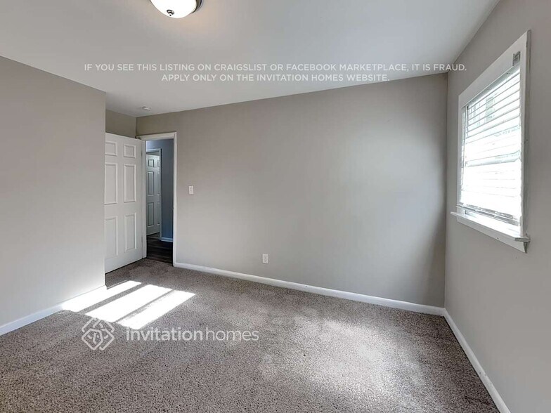 Building Photo - 3582 Highwood Dr SW