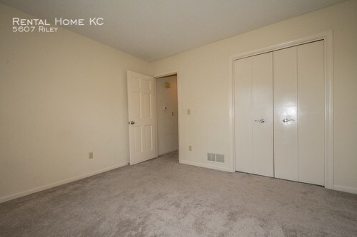 Building Photo - 5607 Riley St