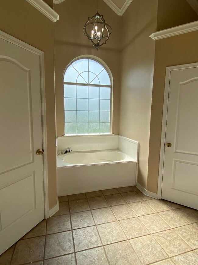 Building Photo - Golden Meadows Rental
