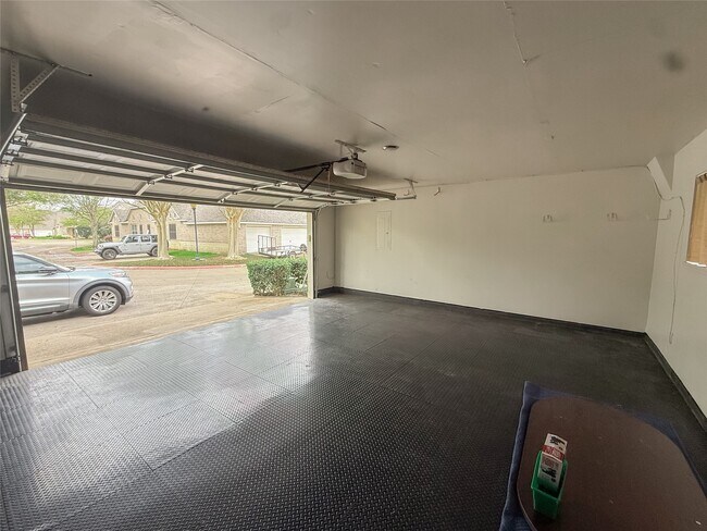 Building Photo - 2426 Clippers Square