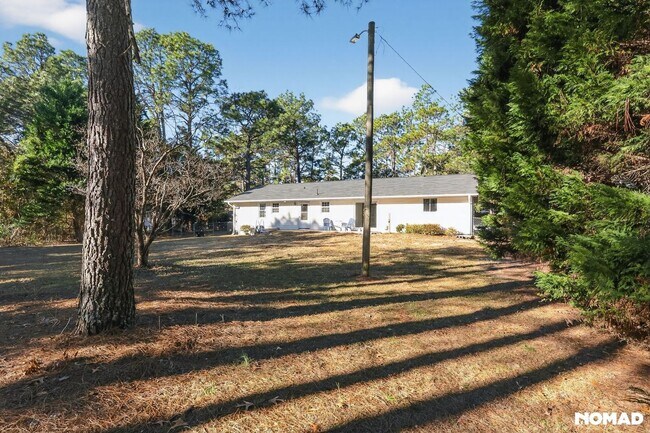 Building Photo - 215 N Pine St