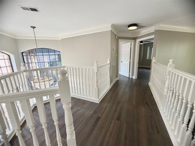 Building Photo - 8006 Oakwood Bend Dr