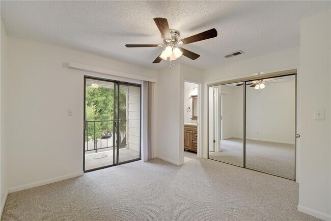 Building Photo - 1705 Crossing Pl