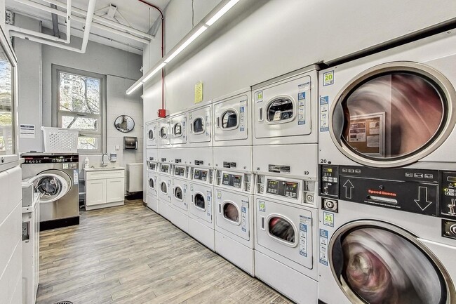 Building Photo - 1255 N Sandburg Terrace