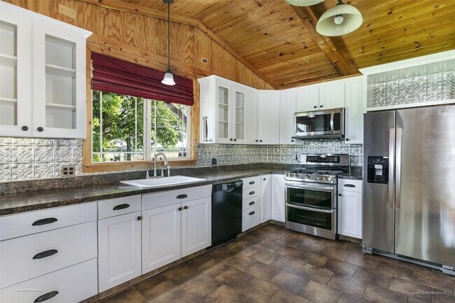 Building Photo - 18754 Farm to Market Rd 2755