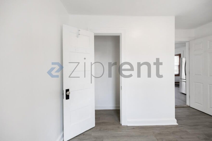 Building Photo - Unit 1 st floor