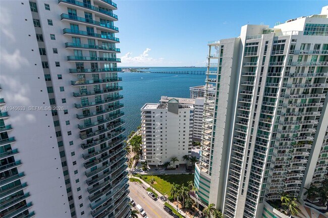 Building Photo - 1300 Brickell Bay Dr