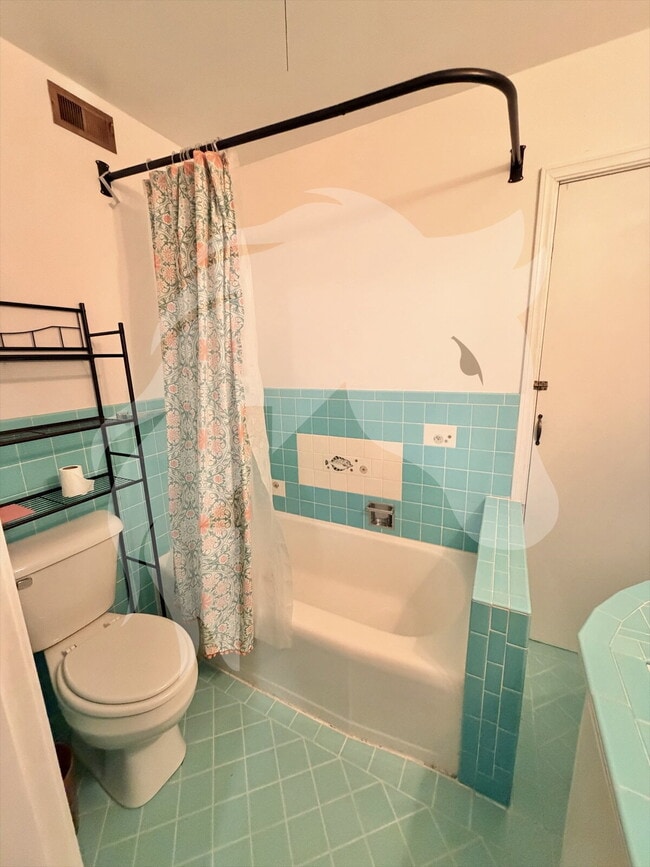 Building Photo - "Furnished 2-Bedroom Enid Retreat with Vintage Charm!"