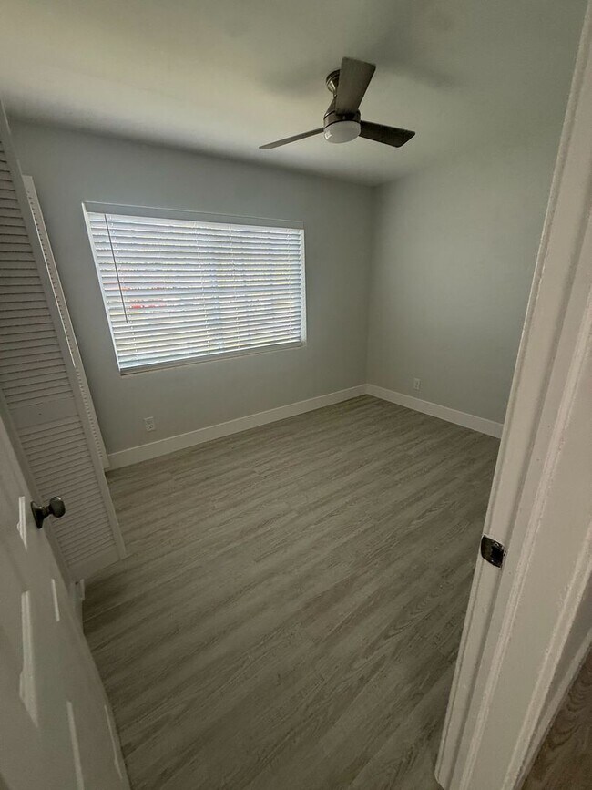 Building Photo - Renovated 4/3 Home ready to move in!