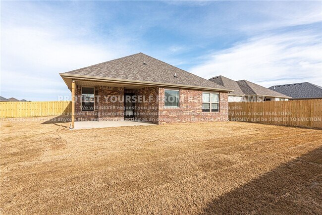 Building Photo - 703 Quartzite Ave