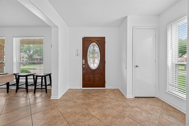 Building Photo - 22727 Tara Way Dr