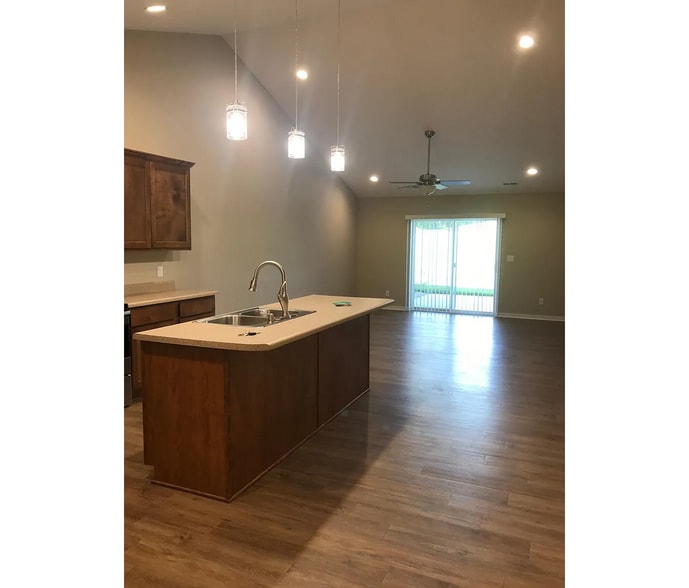 Building Photo - 1044 Augusta Dr