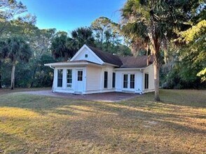 Building Photo - ***BEAUTIFUL QUAINT HOME NEAR MAYRIVER***