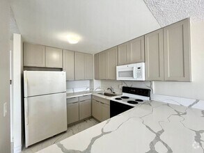 Building Photo - Kukui Plaza: Renovated 1 Bed, 1 Bath Condo...