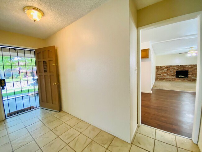 Building Photo - $2,395 Herndon & First, Spacious 4 Bedroom...
