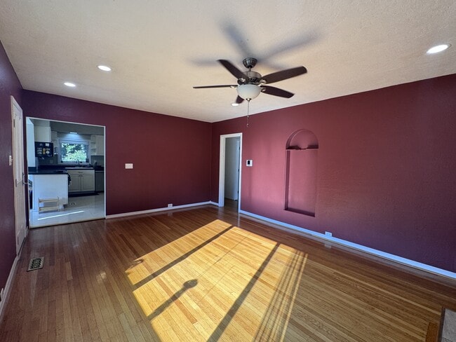 Building Photo - 4304 SE 30th Ave