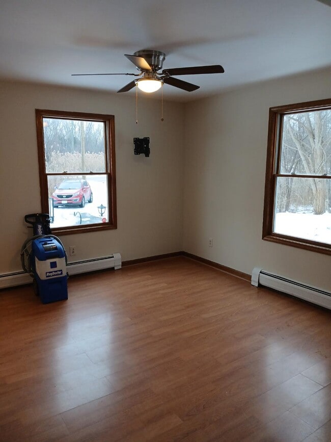 Building Photo - 4 Easy St