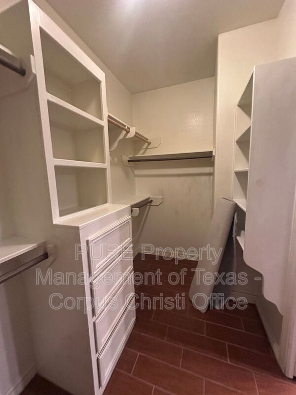 Building Photo - 6902 Anastasia Dr