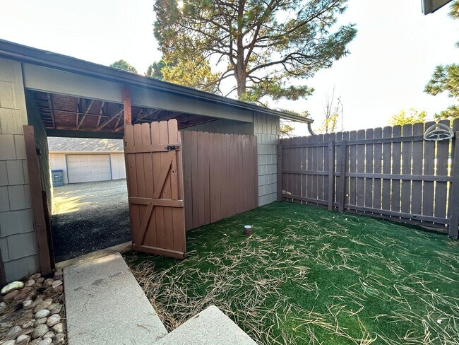 Building Photo - Spacious 2Br/1.5Ba End-Unit Townhome with Carport & Extra Storage