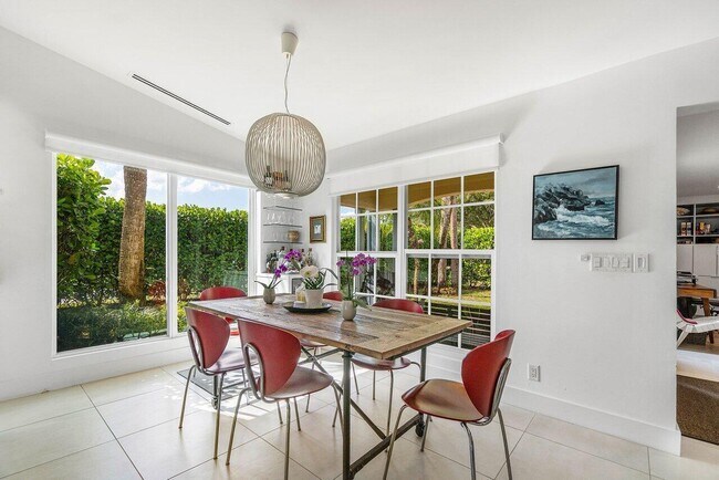 Building Photo - 2320 Las Casitas Dr