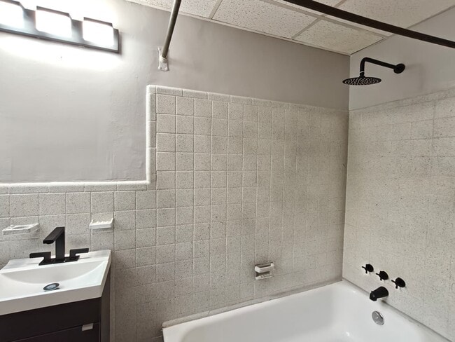 Building Photo - 131 Forest Ave