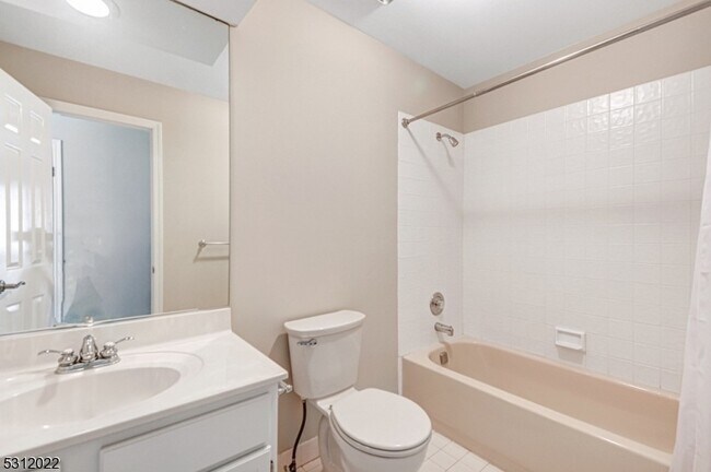 Building Photo - 184 Aster Ct