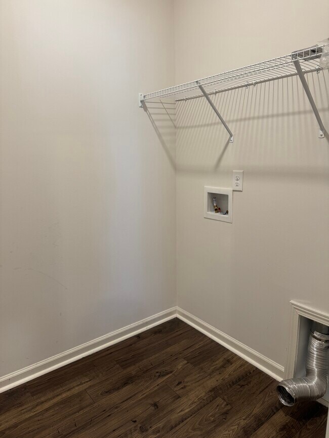 Building Photo - 839 Barlow Ln