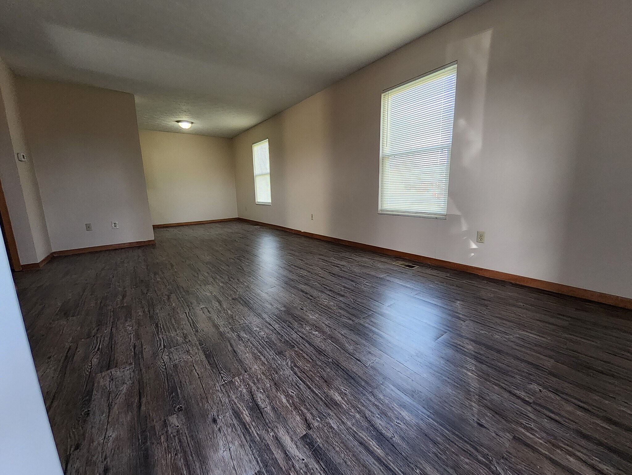 Building Photo - 220 Heritage Cir