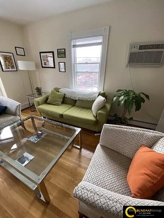 Building Photo - 17 Centre St