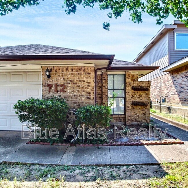 Building Photo - 712 Via Miramonte