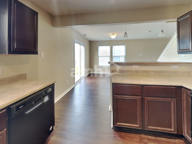 Building Photo - 1622 Carriage Cir