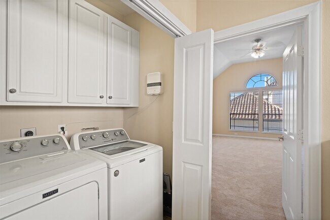 Building Photo - 2406 Calumet St