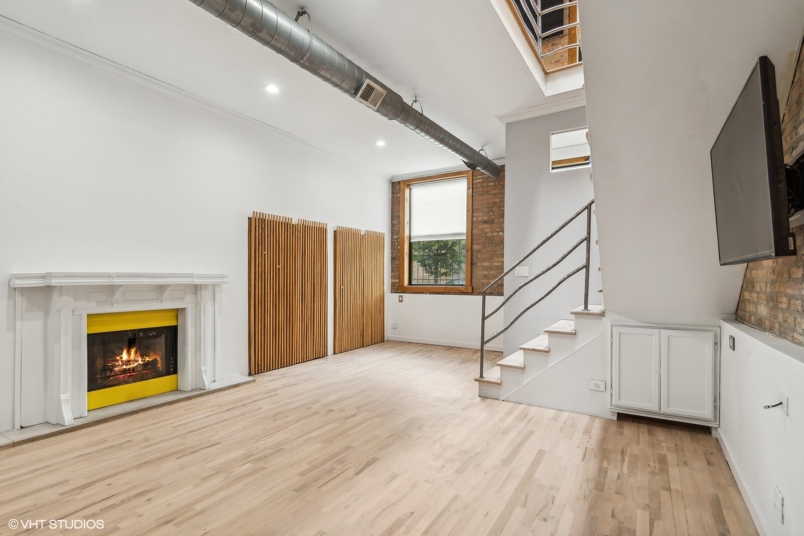 Building Photo - 2156 W Hubbard St
