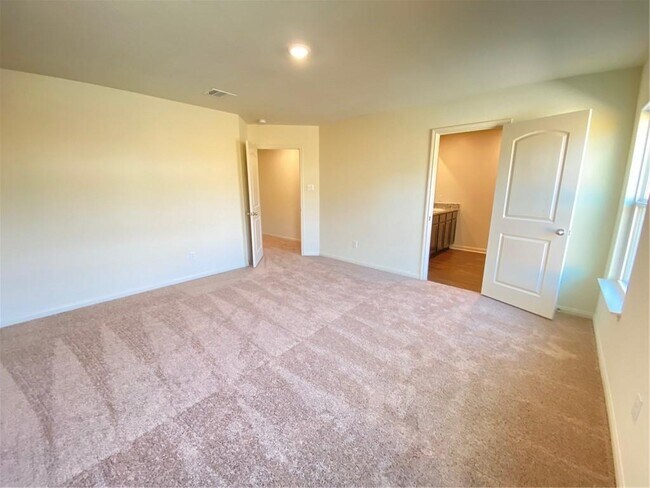 Building Photo - 401 Hyacinth Way