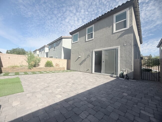 Building Photo - Wonderful upgraded two story single house