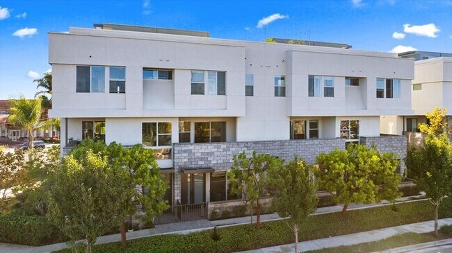 Building Photo - Superior Point