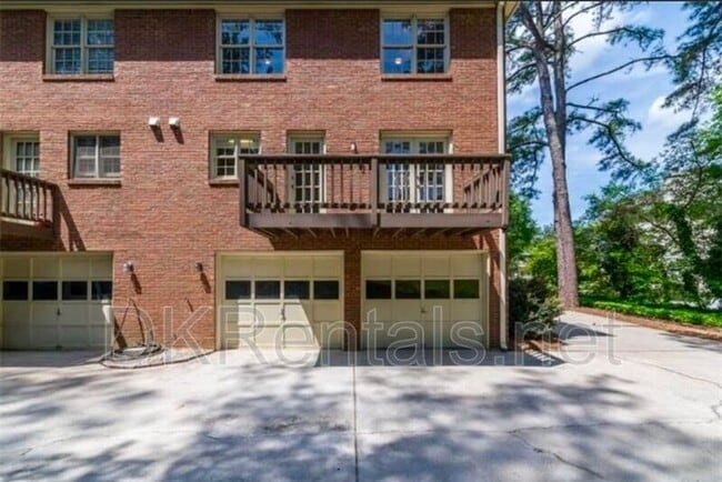 Building Photo - 637 Corbin Lake Ct