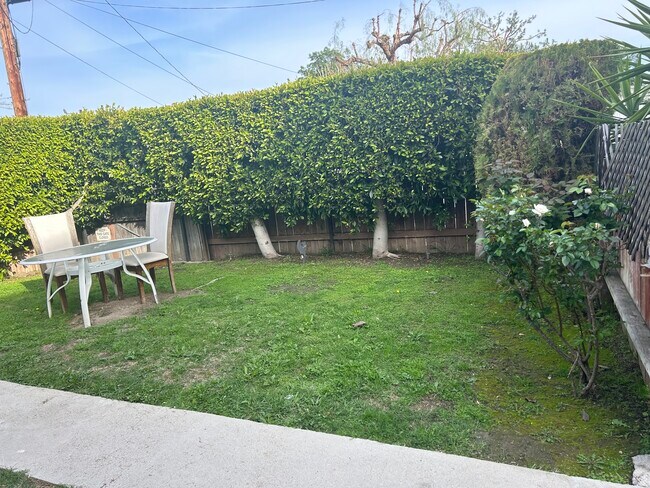 Building Photo - 243 W Elm Ave