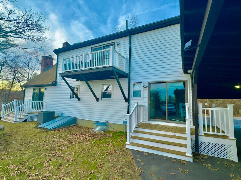 Building Photo - 9 Birch Dr